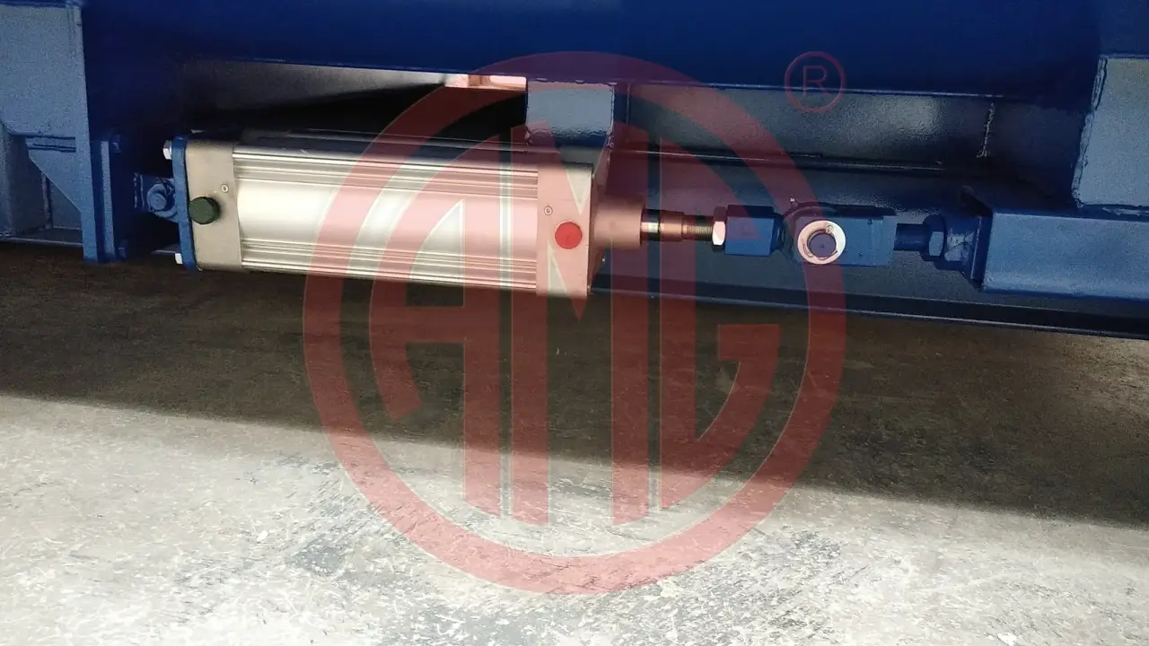 Grafik Nummer 4, Produktname: 15 m3 | 6.5  mit pneumatischem Klauenverschluß